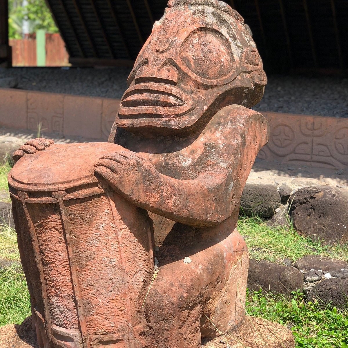 Atuona Art Market & Tiki Souriant Walk with a Woodcarver