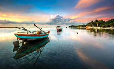 Sunrise Fishing Village & Local Life on Fishing Boat