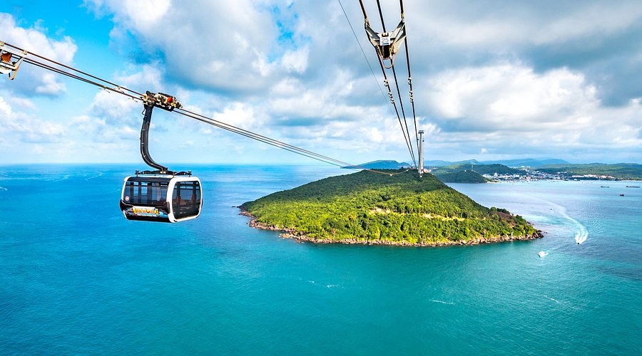Hon Thom Cable Car at First Departure, Before the Crowds