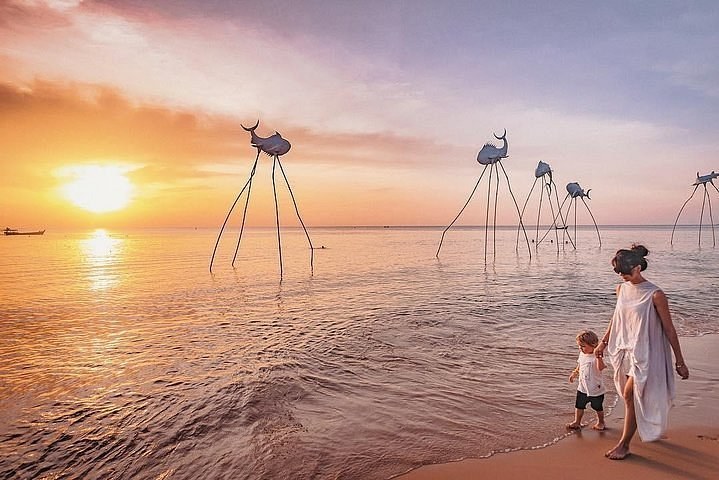 Bai Sao Beach at Dawn with a Private Beachfront Breakfast