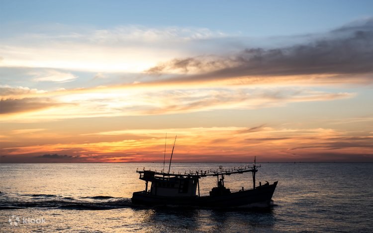 Ong Lang Coast Sunset & Fisherman's Boat Ride