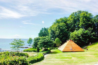 Louisiana Museum of Modern Art: Coastal Art Above the Sound
