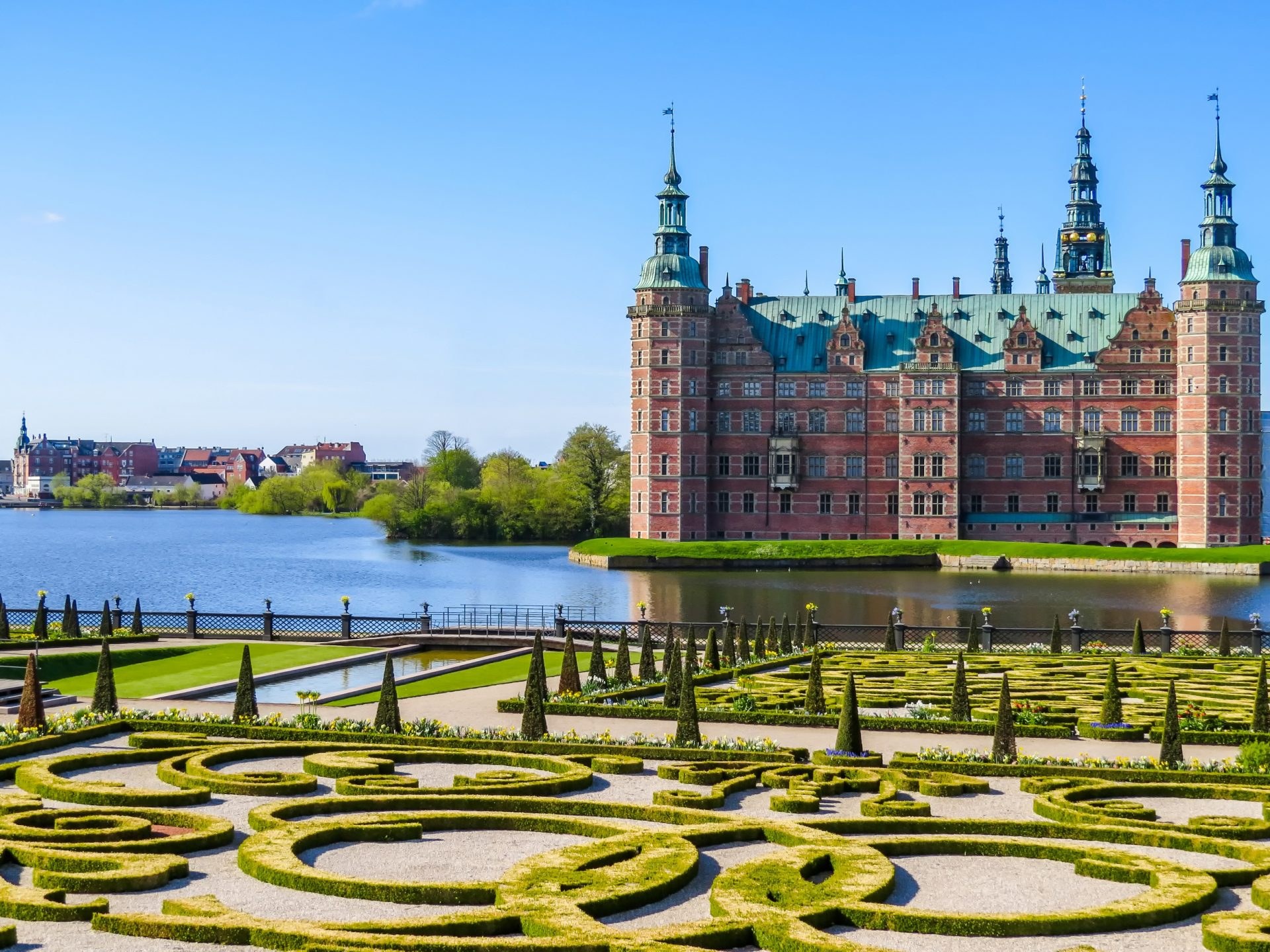 Private Guided Day: Kronborg, Frederiksborg Castle & Countryside