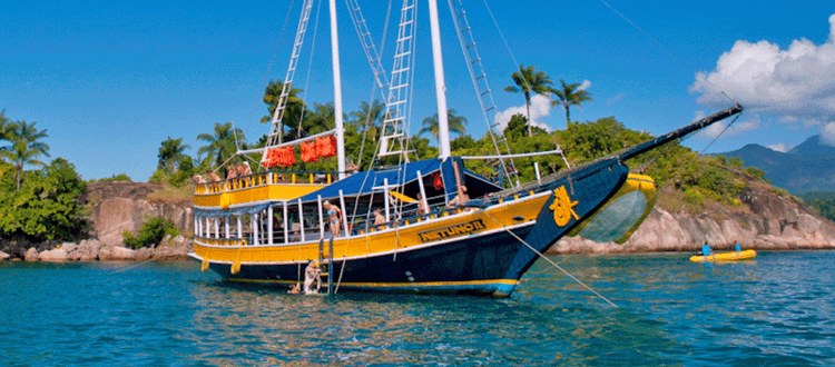 Paraty Schooner Cruise & Snorkeling: Bays, Beaches & Caipirinhas