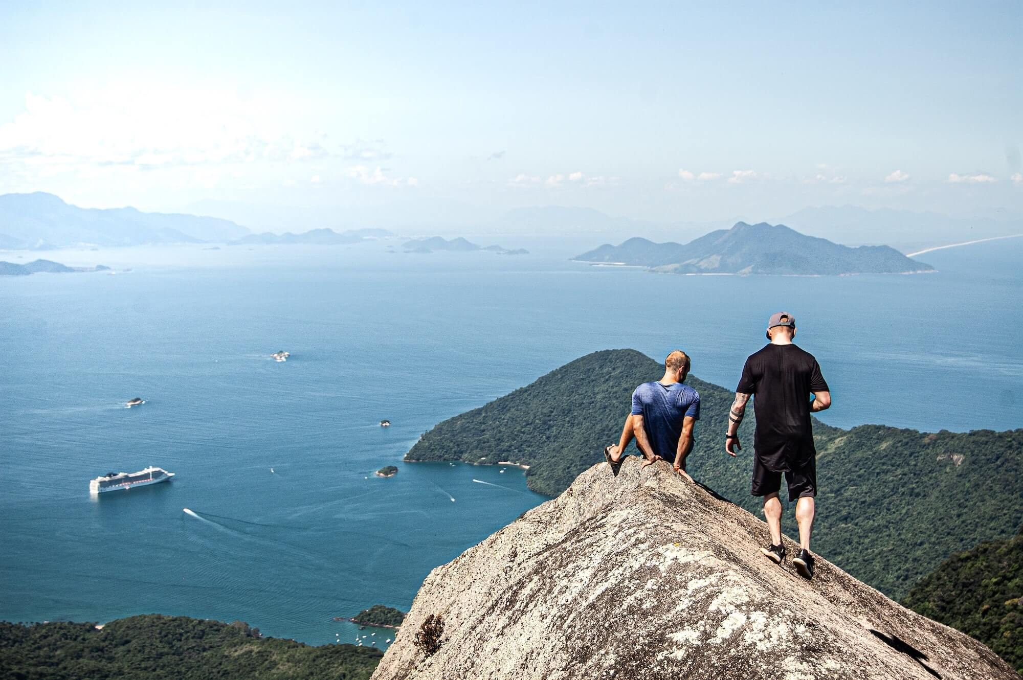 Pico do Papagaio Summit Hike: Ilha Grande's Iconic Parrot's Peak