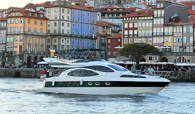 Porto: Luxury Six-Bridges Yacht Cruise with Wine & Snacks