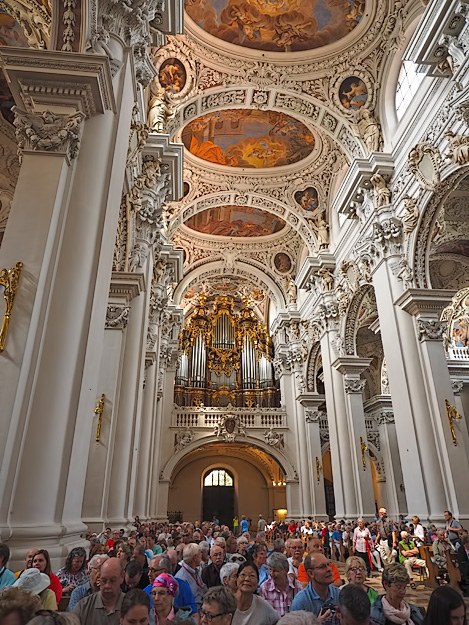 Midday Concert on the World's Largest Cathedral Organ — Dom St. Stephan