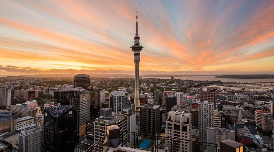 Auckland Sky Tower SkyJump & Sky Tower Summit Experience