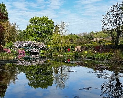 Private Full-Day Giverny & La Roche-Guyon with Local Expert Guide