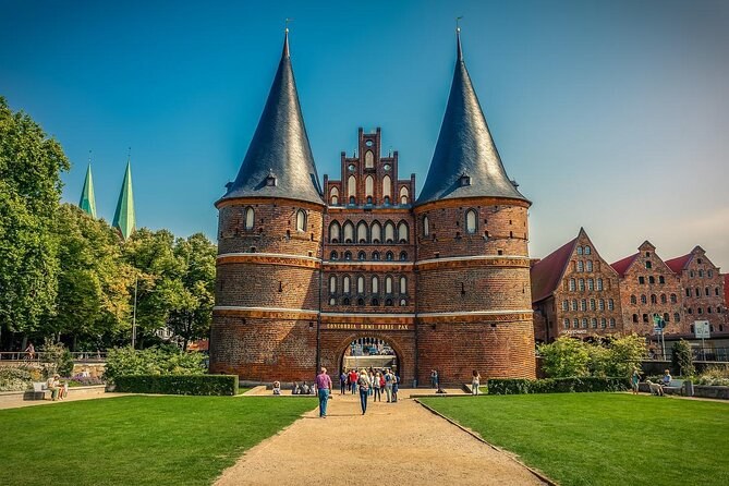 Lübeck Private Walking Tour: Holstentor, Dom & Marzipan Tasting