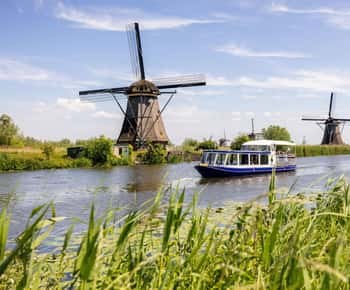 Kinderdijk Windmills: Private Guided Tour & Boat Transfer
