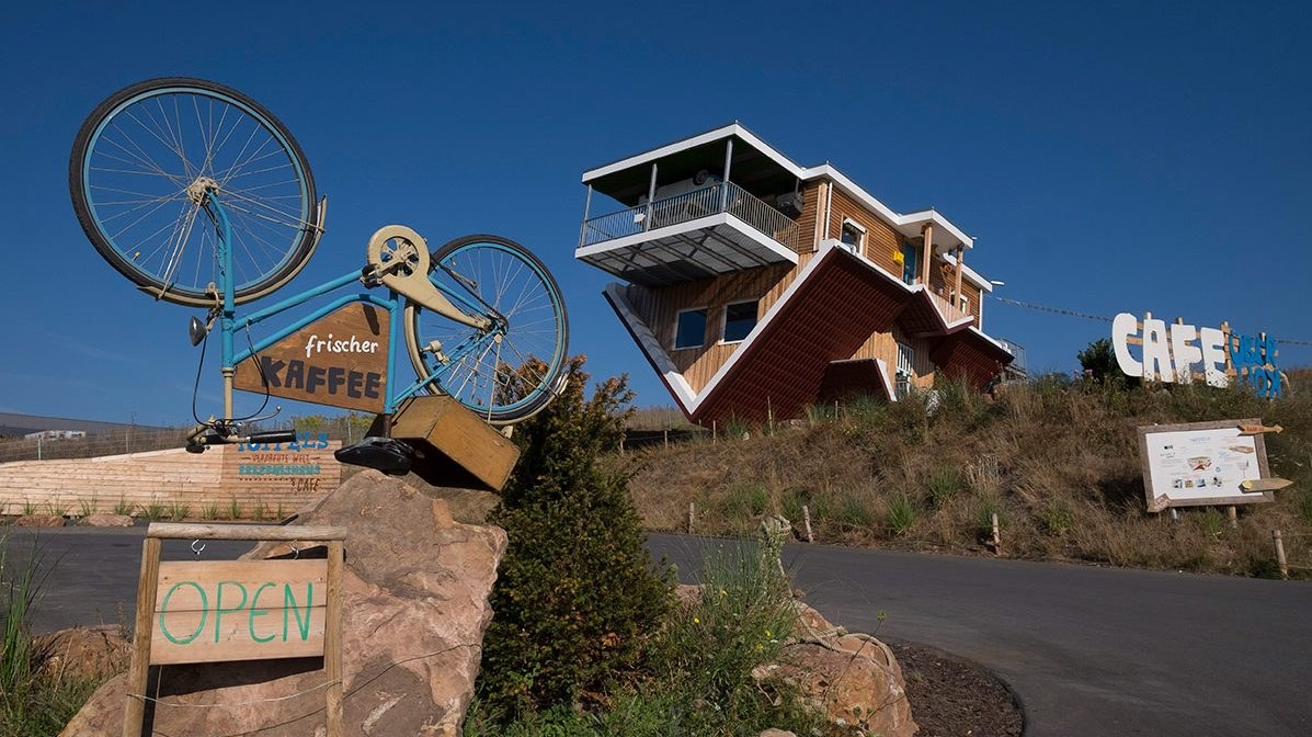 Toppel's Upside-Down House: Wertheim's Most Wonderfully Surreal Escape