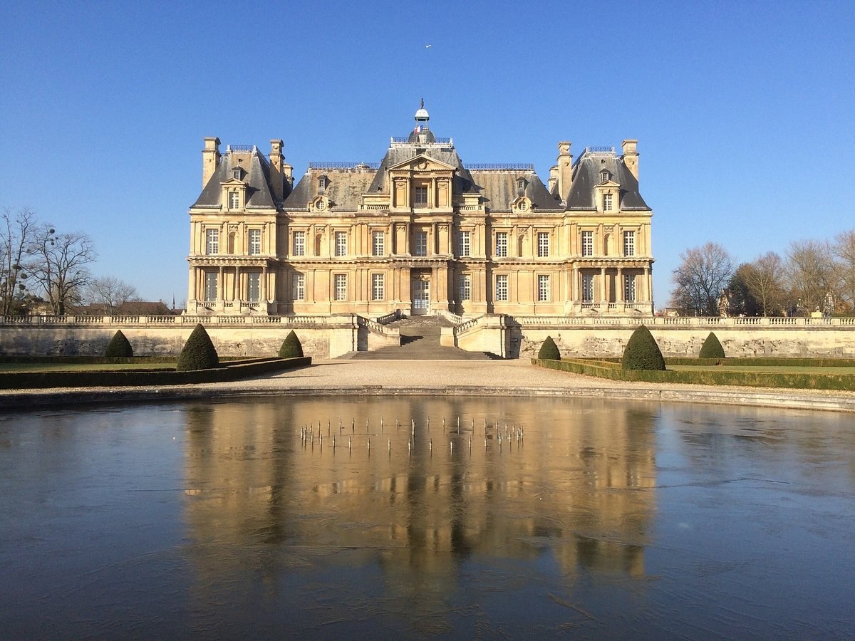 Maisons-Laffitte Château: Regal Equestrian & Architecture Tour