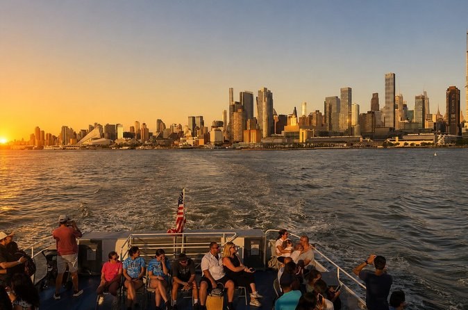 NYC Skyline & Statue of Liberty: Luxury Private Yacht Charter