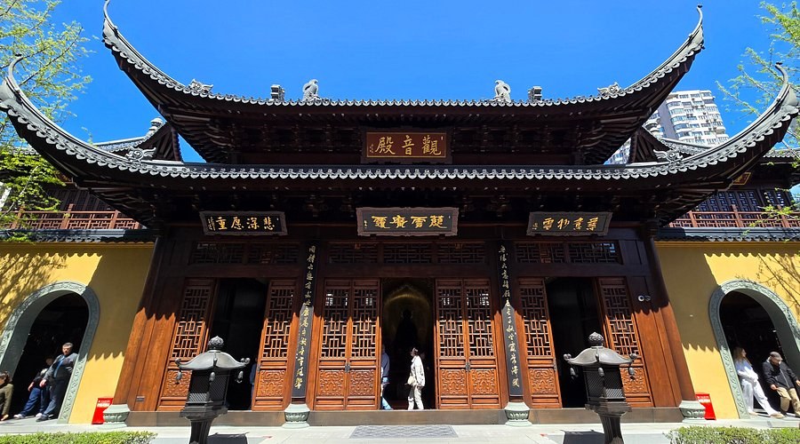 Longhua Temple & Jade Buddha Temple: Sacred Shanghai Private Tour