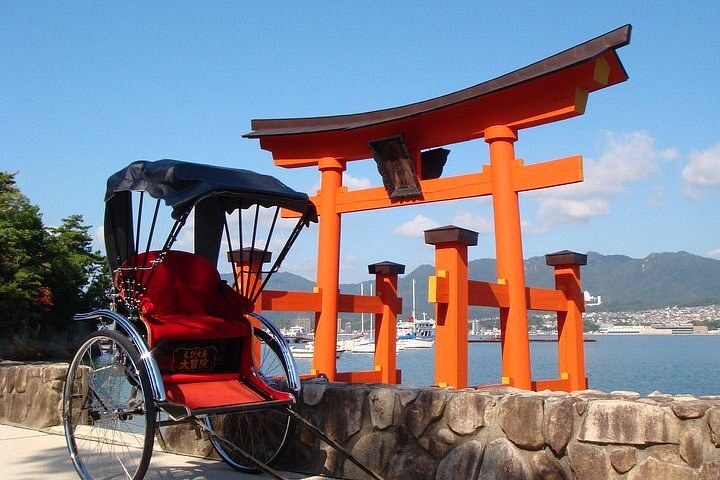 Taketomi Island: Private Rickshaw Tour & Weaving Atelier