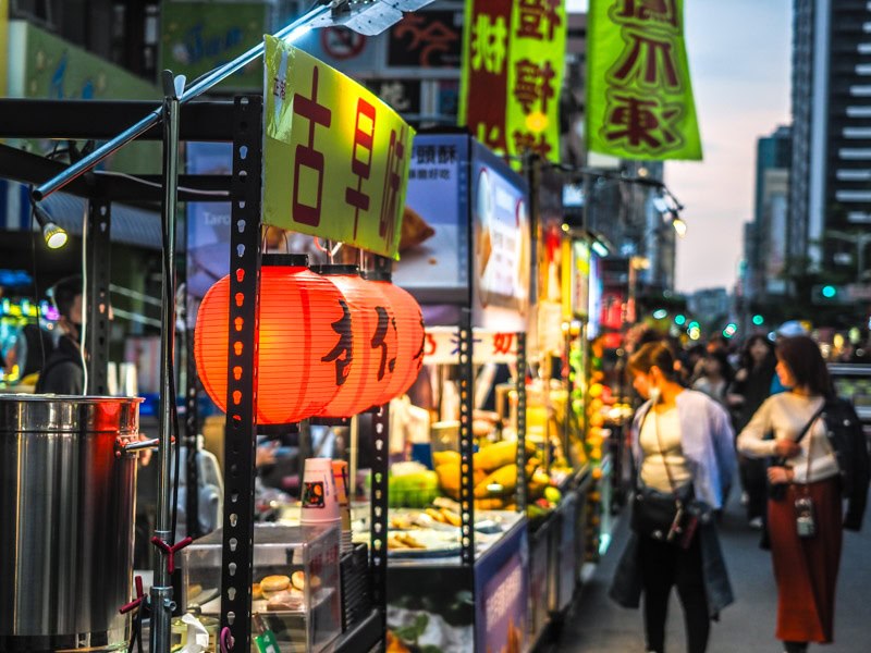 Liuhe Night Market: Private Culinary Deep-Dive at Dusk