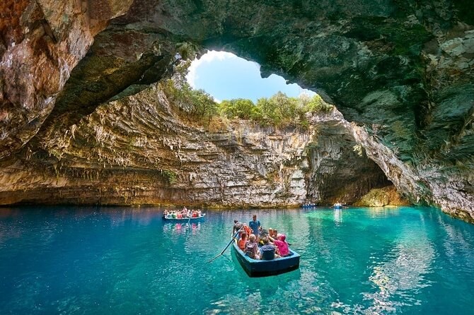 Drogarati Cave & Melissani Combo: Private Half-Day Wonders