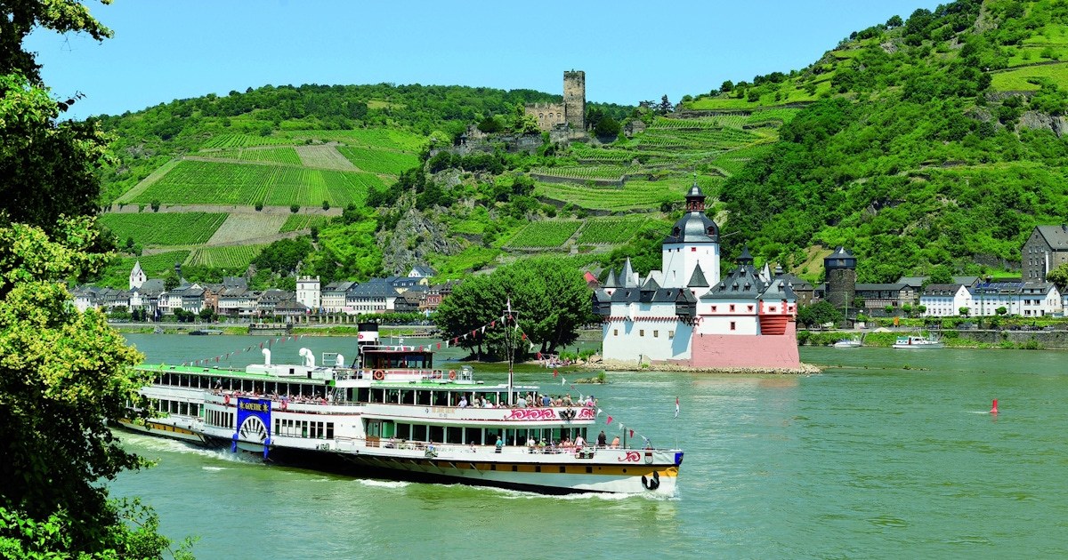 Burgenfahrt castle cruise into the Upper Middle Rhine Valley