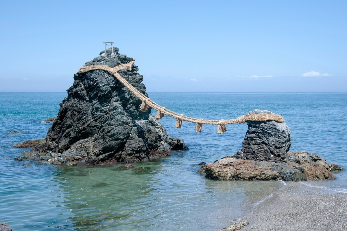 Futami Okitama Shrine: Sacred 'Wedded Rocks' at Sunrise