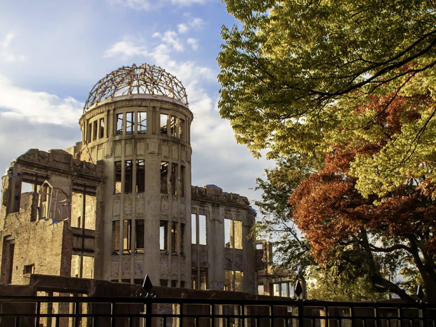 Hiroshima Peace Memorial Museum: Guided Deep-Dive + Dome