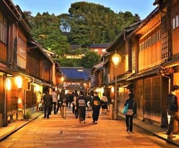 Omicho Market & Higashi Chaya Food & Culture Walking Tour