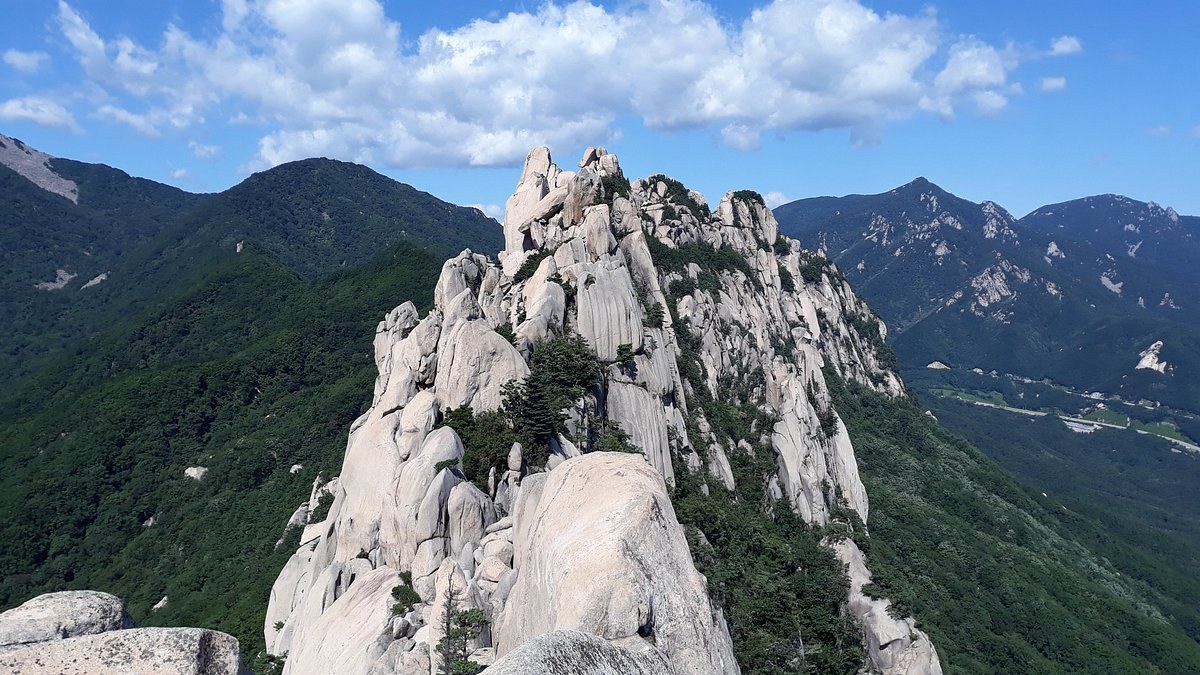 Ulsanbawi Rock Summit: Private Guided Trekking Experience