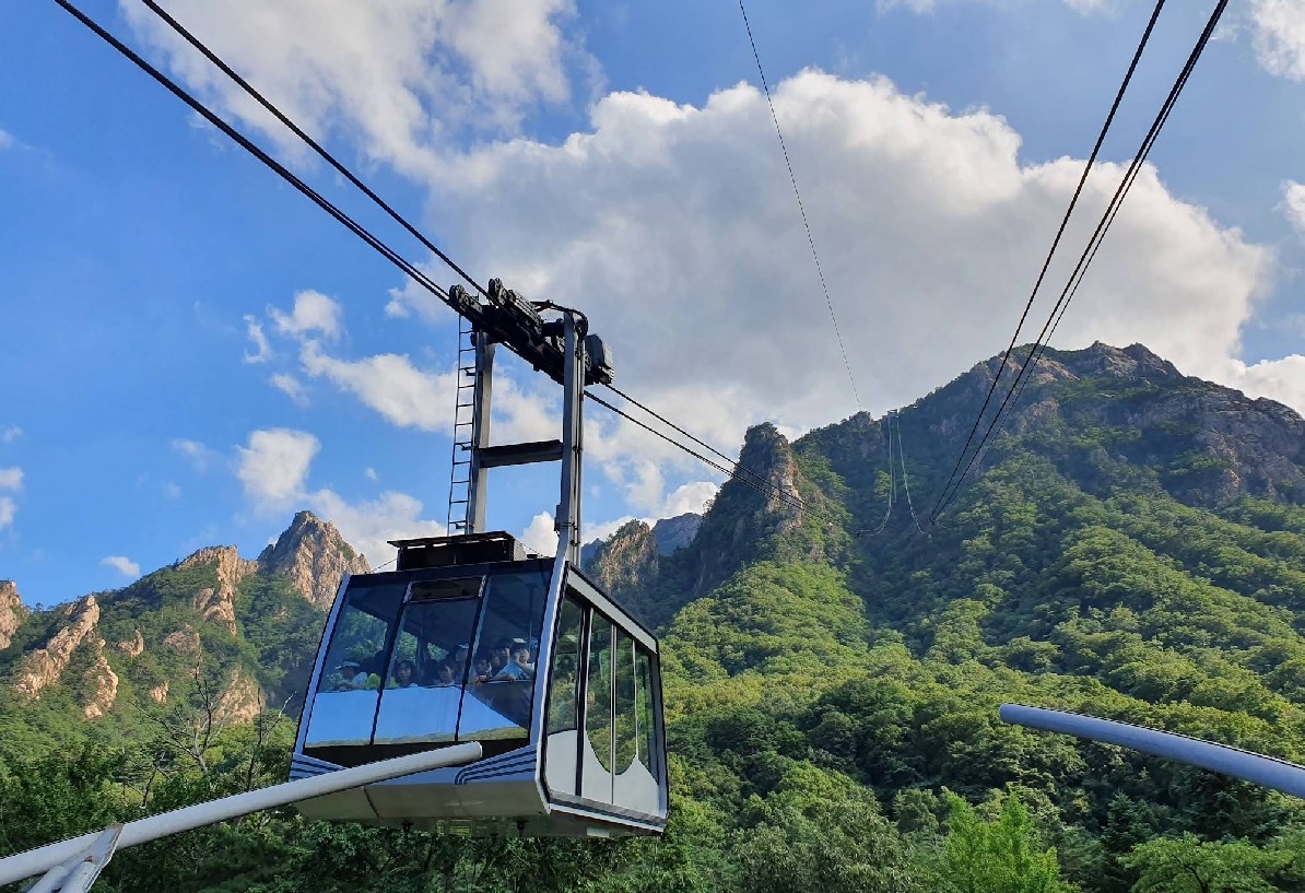 Seorak Cable Car & Heundeulbawi: Aerial Granite Thrills