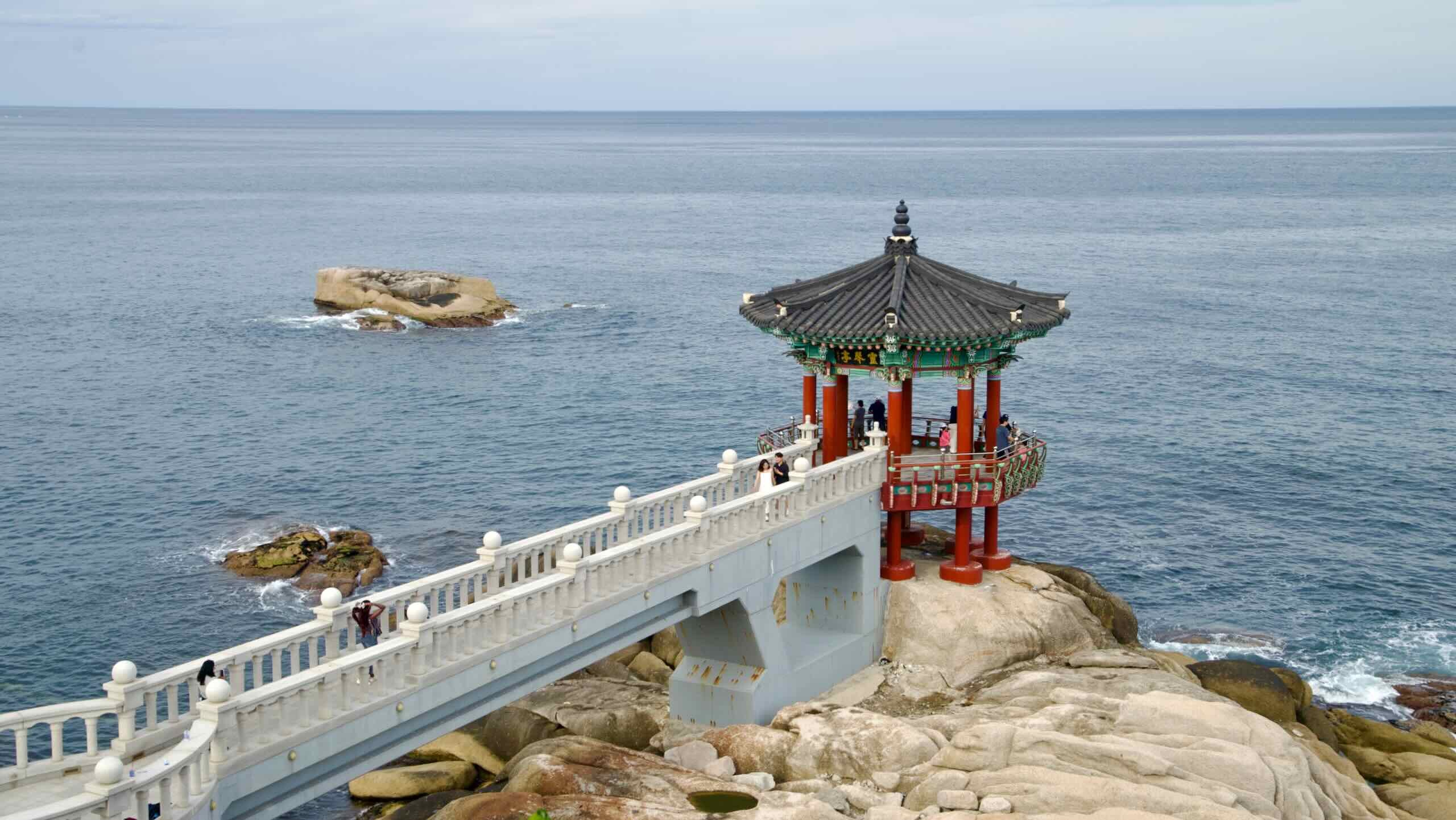 Yeonggeumjeong Pavilion Sunrise & Sokcho Lighthouse Walk