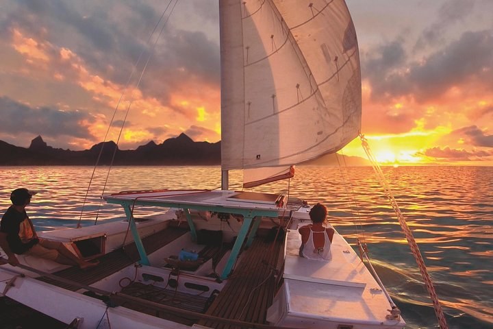 Papeete Sunset Sail: Champagne & Lagoon Twilight