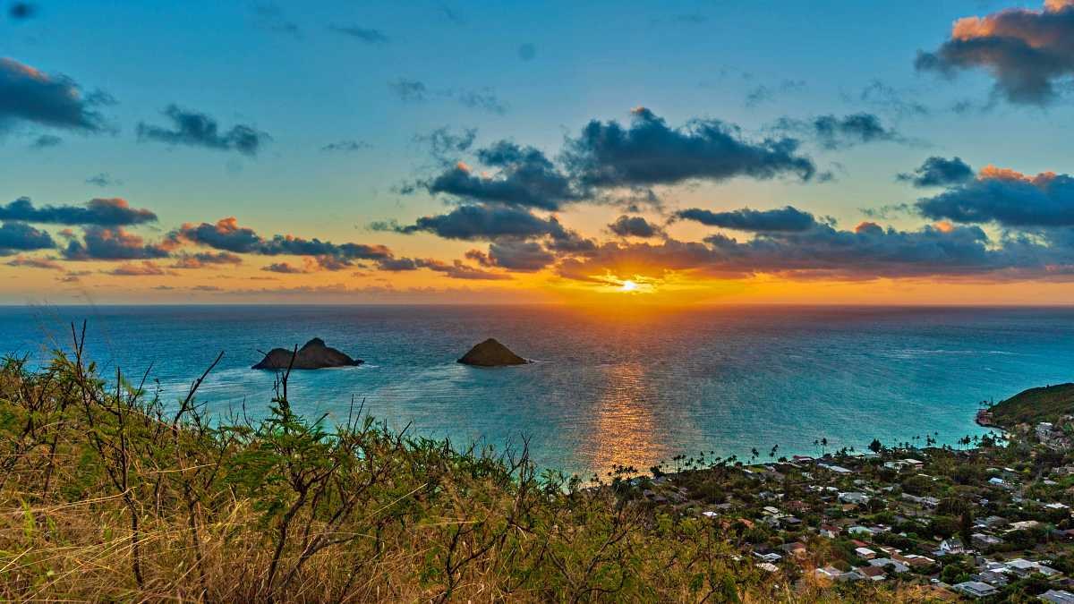 Lanikai Pillbox Sunrise Hike with Ko'olau Ridge Views