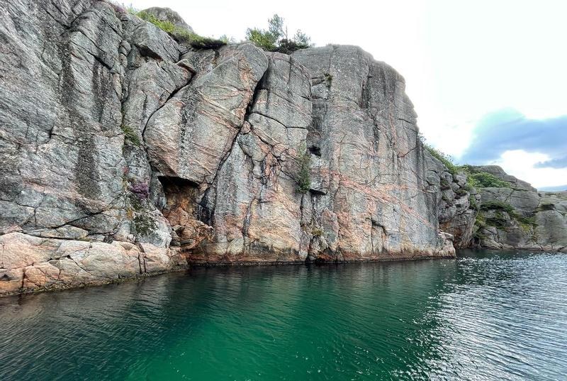 Ny-Hellesund RIB & Hike: Secret Island Village Adventure