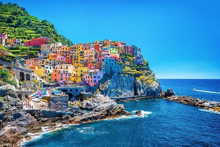 Cinque Terre scenic day trip — the cliff villages by train and trail