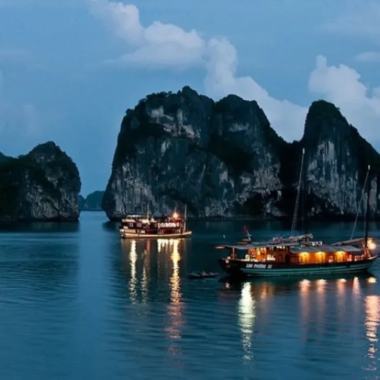 Ha Long Bay Squid Fishing & Sunrise Tai Chi on the Water