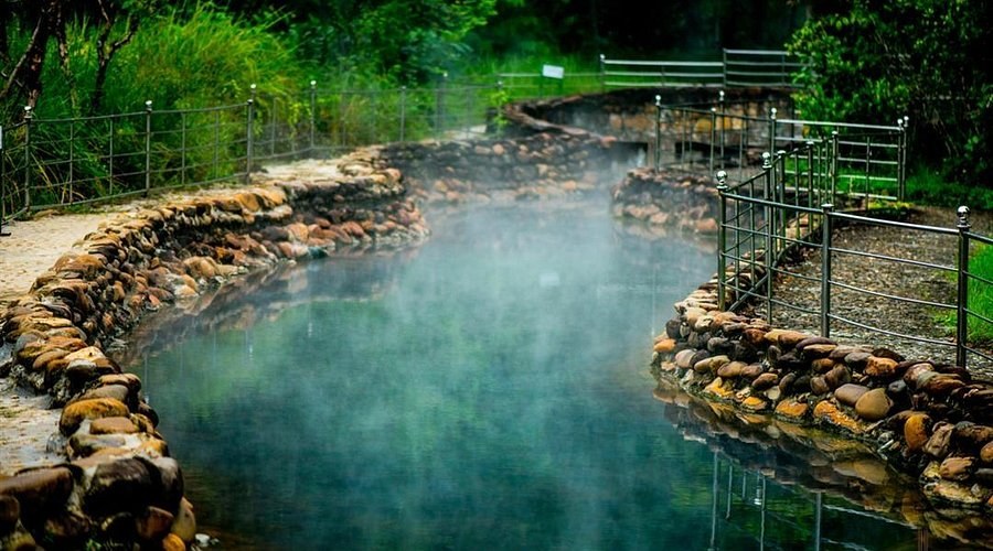 Alba Thanh Tan Hot Springs: Imperial Thermal Bathing & Garden Spa