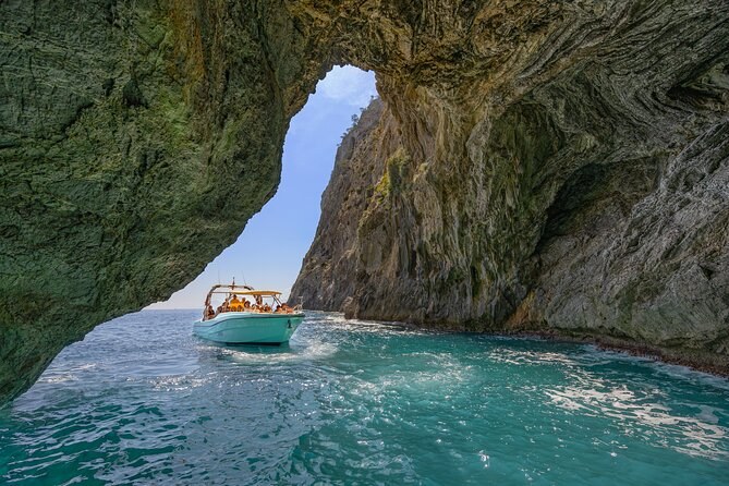 Hidden Coves by Small-Group Boat: Cliff Jumping & Snorkel