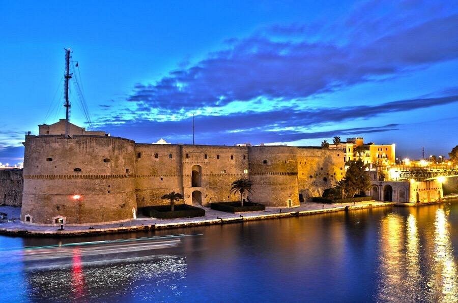 Castello Aragonese Taranto: Private Expert-Led History Tour