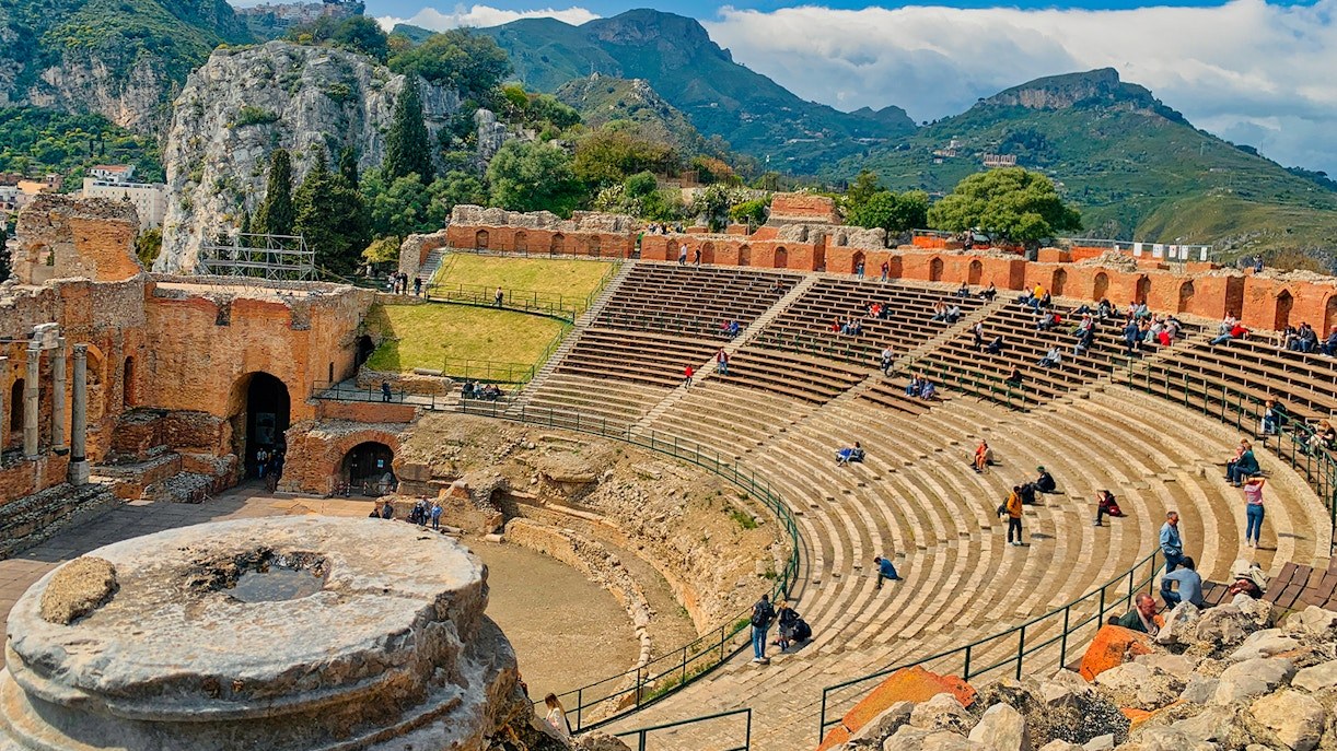 Taormina: Ancient Greek Theatre, Villa & Private Town Walk