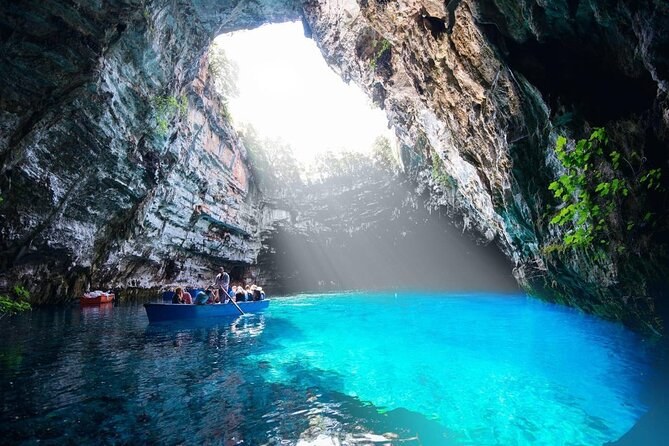 Melissani Cave, Drogarati Cave & Myrtos Beach Small-Group Tour