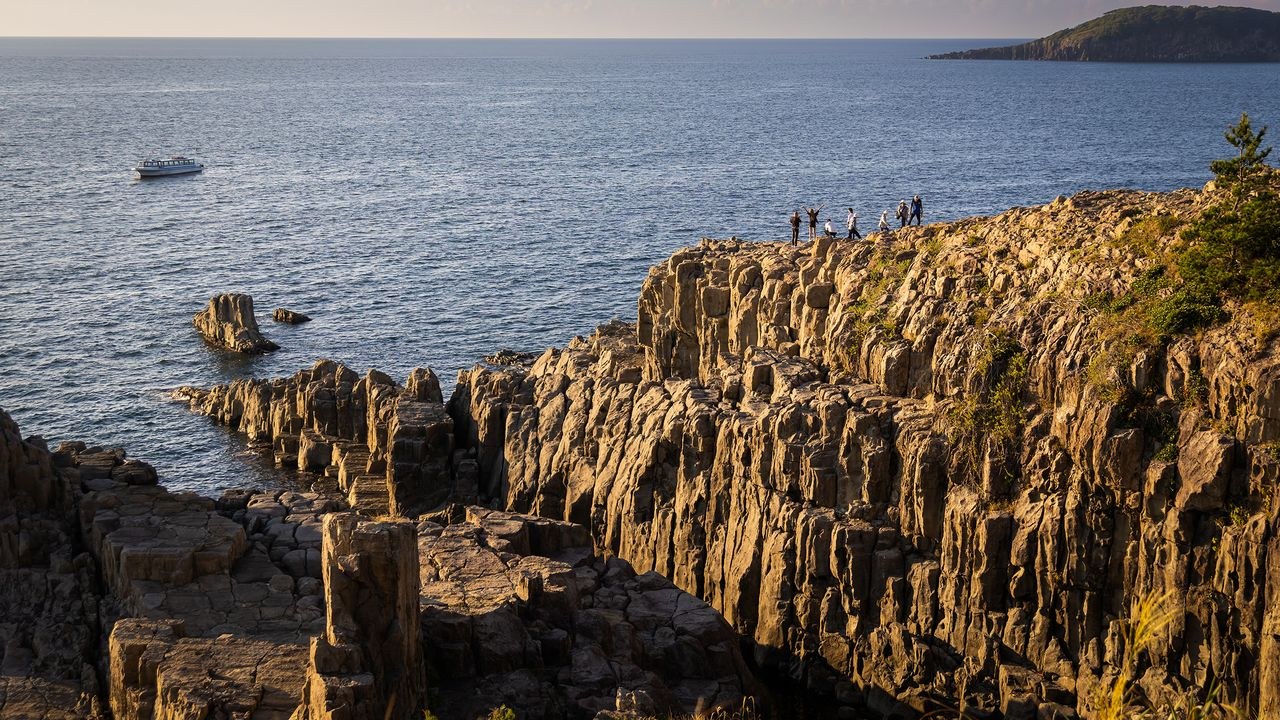Tojinbo Cliffs: Dramatic Basalt Coast & Sea of Japan Panorama