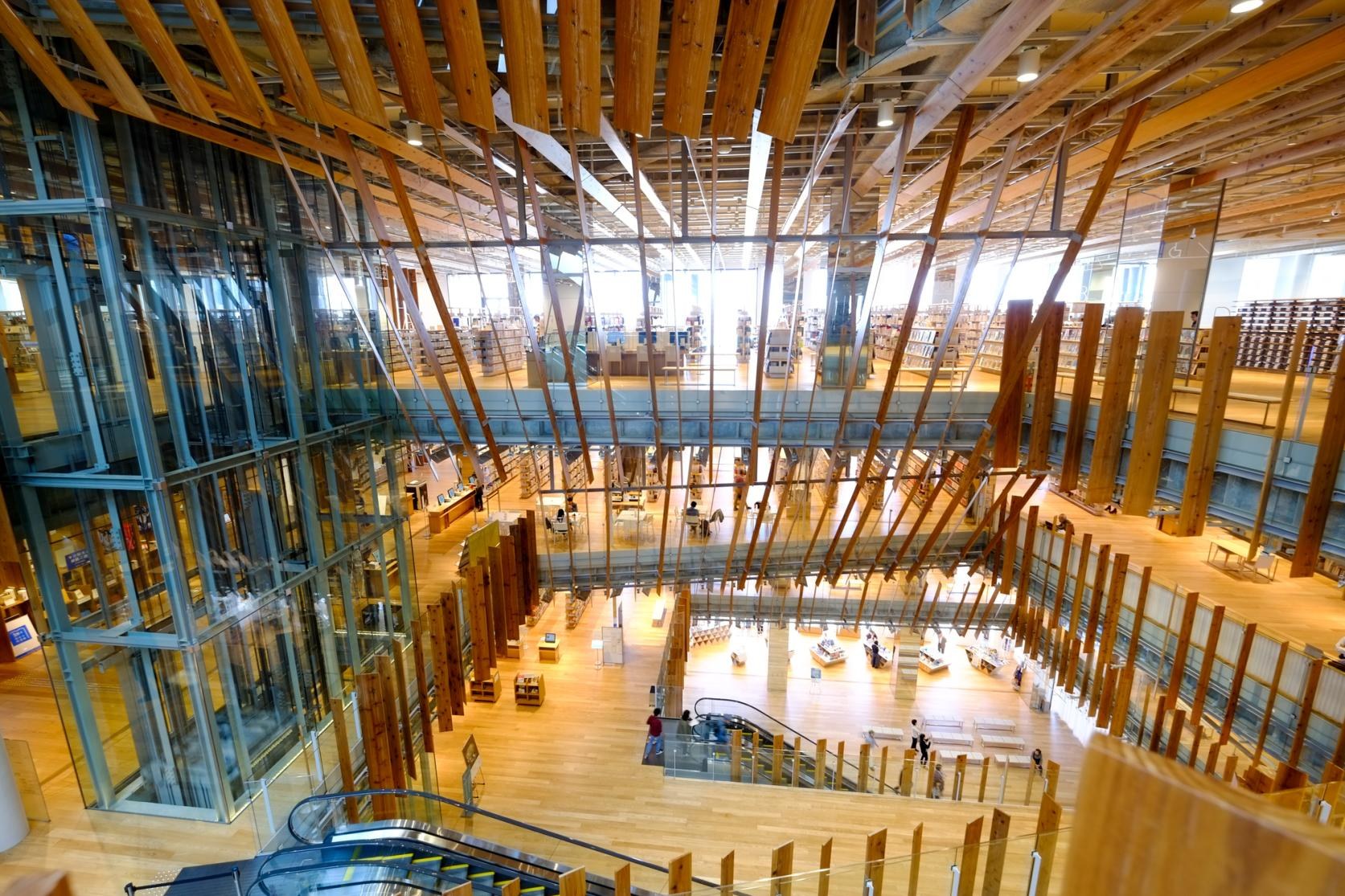 Toyama Kirari Glass Art Museum & KITOKITO Market Immersion