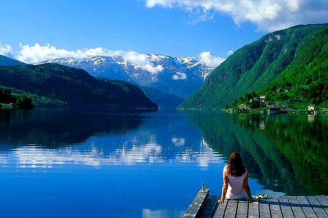 Hardangerfjord Full-Day: Fjord, Glacier & Stave Church by Private Car