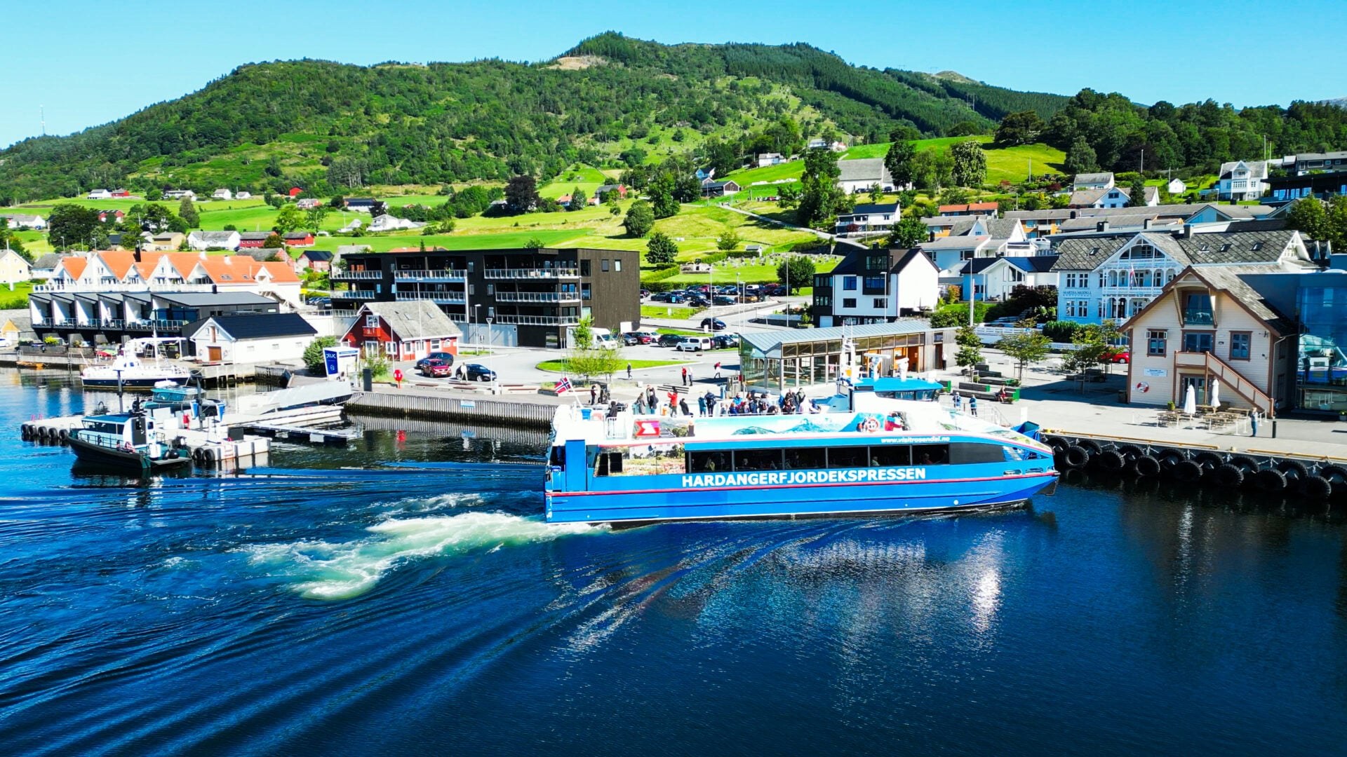 Hardangerfjord Full-Day: Cidery, Glacier Hike & Rosendal Baroniet