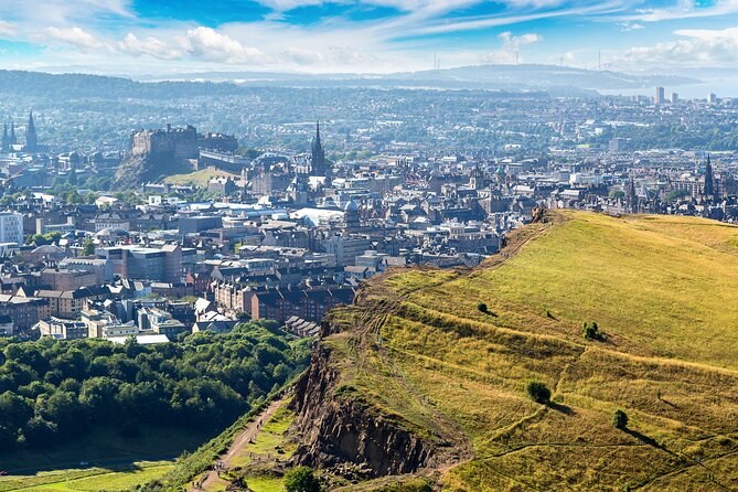 Arthur's Seat Guided Summit Hike: Edinburgh from the Clouds