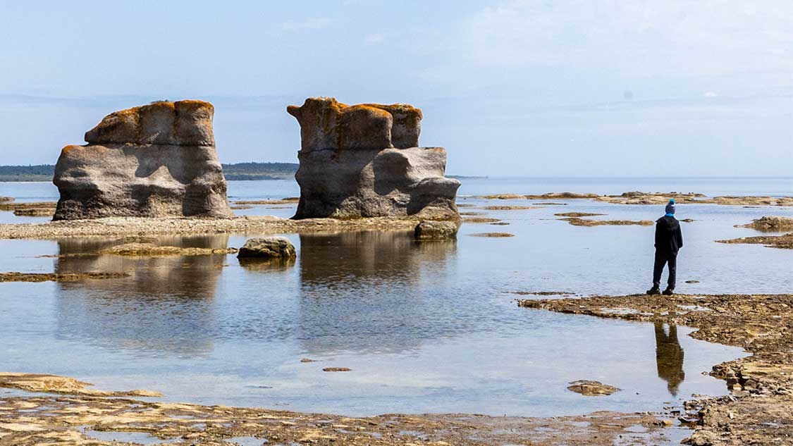 Ekuanitshit (Mingan): Innu Cultural Immersion with Local Guides