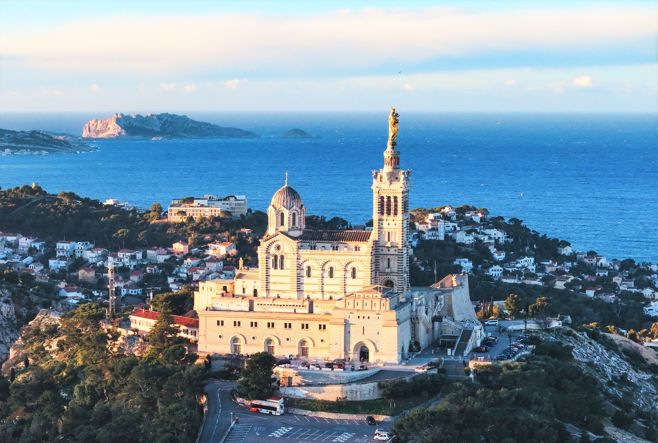 Notre-Dame de la Garde + 360 City Panorama by Tourist Train