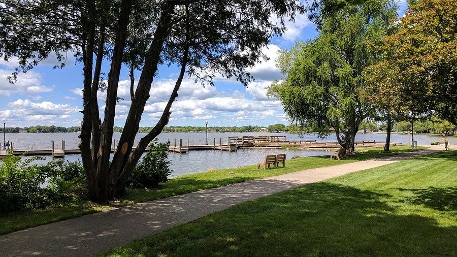 Cadillac Commons & Lakefront: Local Flavours Tasting Walk