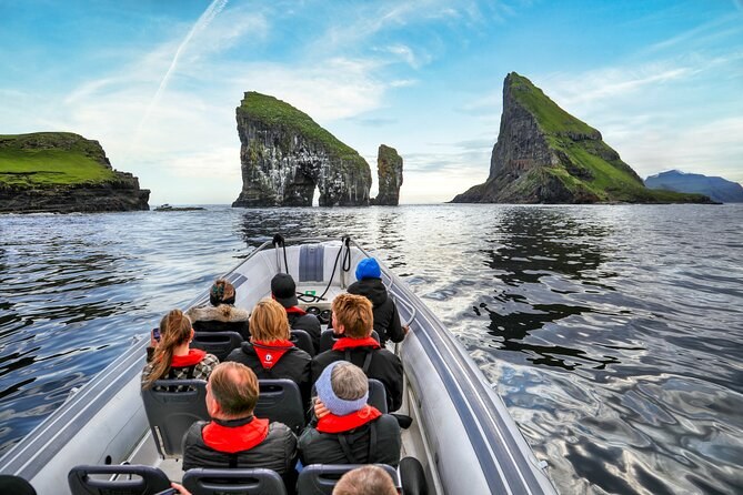 Puffin Safari: Sightseeing Boat Around Nólsoy Island