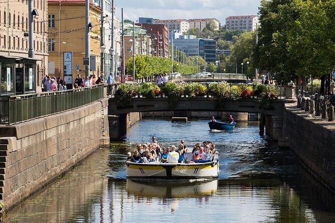 Paddan Canal Boat: Gothenburg's Waterways & Hidden Bridges Tour