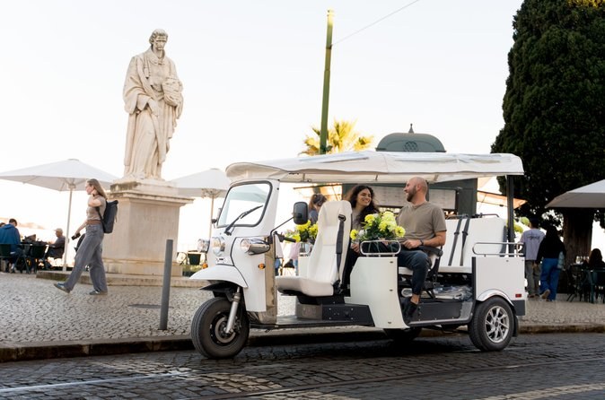Alfama labyrinth & seven-hills viewpoints by electric tuk-tuk